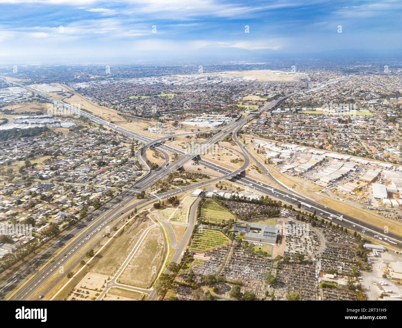 Vista aerea sulla Western Ring Road nella parte occidentale di Melbourne, Australia Foto Stock