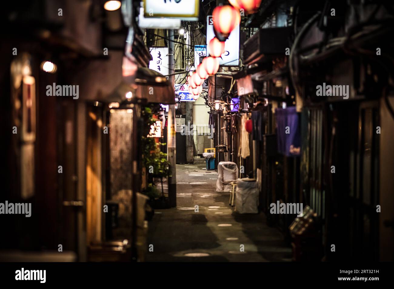 TOKYO, GIAPPONE, 11 MAGGIO 2019, Nonbei Yokocho o 'Drunkard's Alley' è una famosa via con bar e ristoranti a Shibuya, nel centro di Tokyo, Giappone Foto Stock