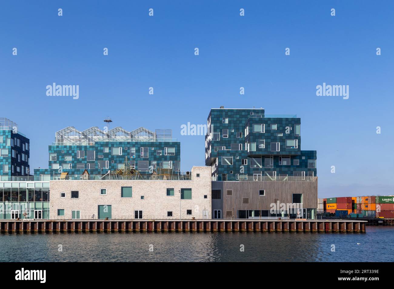 Copenhagen, Danimarca, 18 aprile 2018: Vista esterna della Copenhagen International School nel distretto di Nordhavn Foto Stock