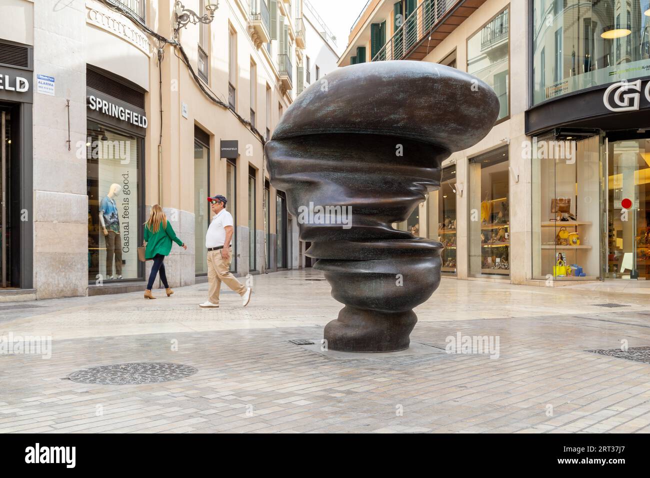 Malaga, Spagna, 24 maggio 2019: Scultura Points of View dell'artista britannico Tony Cragg nel centro della città Foto Stock