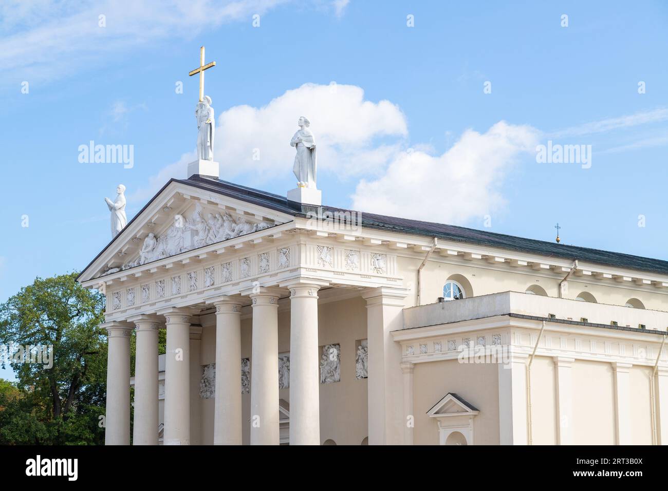 Un primo piano sulla facciata della cattedrale di Vilnius Foto Stock