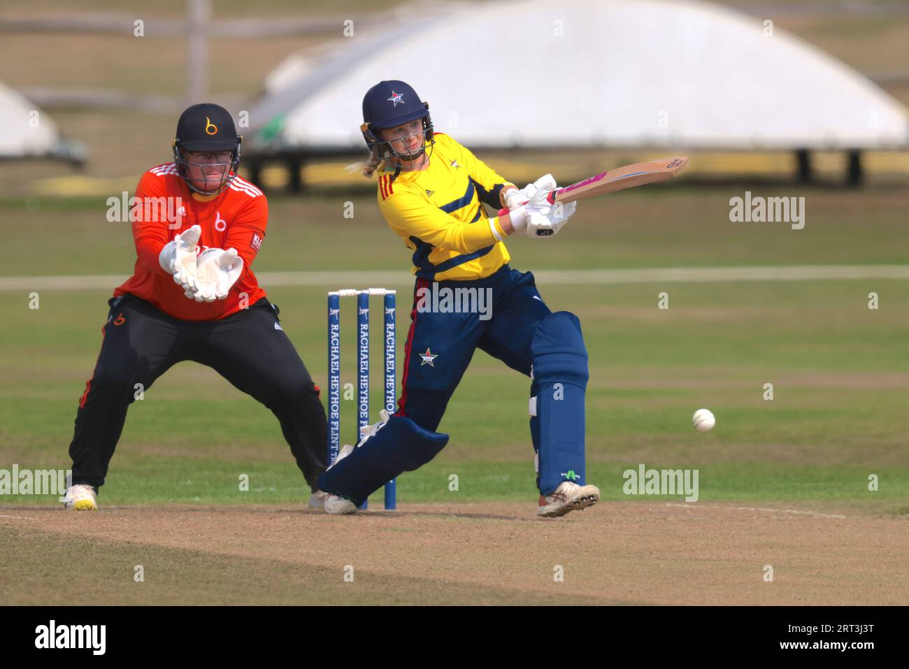 Londra, Regno Unito. 10 settembre 2023. Le stelle Chloe Hill battono mentre le South East Stars affrontano Blaze nel Rachael Heyoe-Flint Trophy match al County Ground di Beckenham. Credito: David Rowe/Alamy Live News Foto Stock