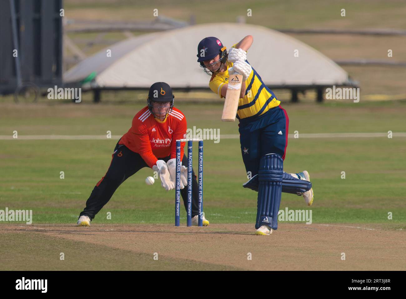 Londra, Regno Unito. 10 settembre 2023. Alice Davidson-Richards della Star batte mentre le South East Stars affrontano Blaze nel Rachael Heyoe-Flint Trophy match al County Ground di Beckenham. Credito: David Rowe/Alamy Live News Foto Stock