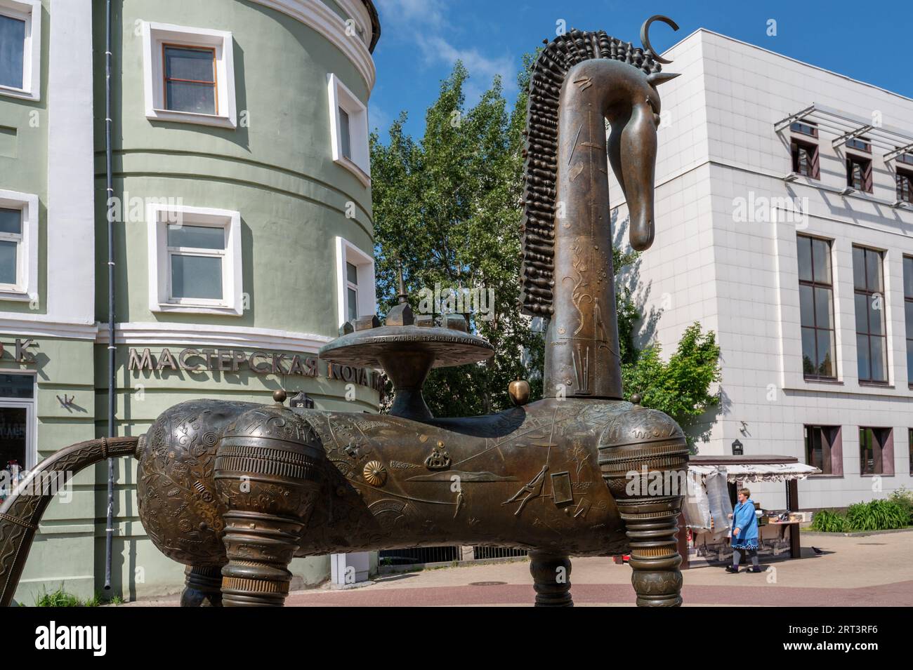 KAZAN, RUSSIA - 1 GIUGNO: Un frammento della scultura Horse Country in via Bauman a Kazan all'ingresso della stazione della metropolitana Moskovskaya. Primo piano Foto Stock