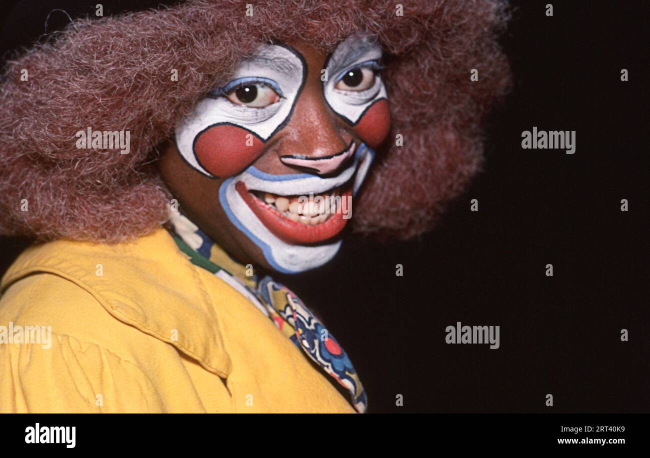 Ritratto in posa di Ringling Brother clown Bernice Collins. E' stata la prima Clown nera con Ringling. Alle audizioni del clown College al Nassau Coliseum di Uniondale, Long Island, New York, 1979. Foto Stock