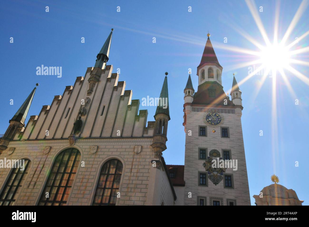 Vecchio municipio di Monaco di Baviera in controluce, Baviera, Germania, Europa Foto Stock