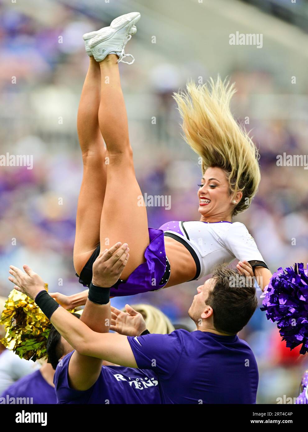 Baltimora, Stati Uniti. 10 settembre 2023. Le cheerleaders dei Baltimore Ravens si esibiscono contro gli Houston Texans durante il primo tempo al M&T Bank Stadium di Baltimora, Maryland, domenica 10 settembre 2023. Foto di David Tulis/UPI credito: UPI/Alamy Live News Foto Stock
