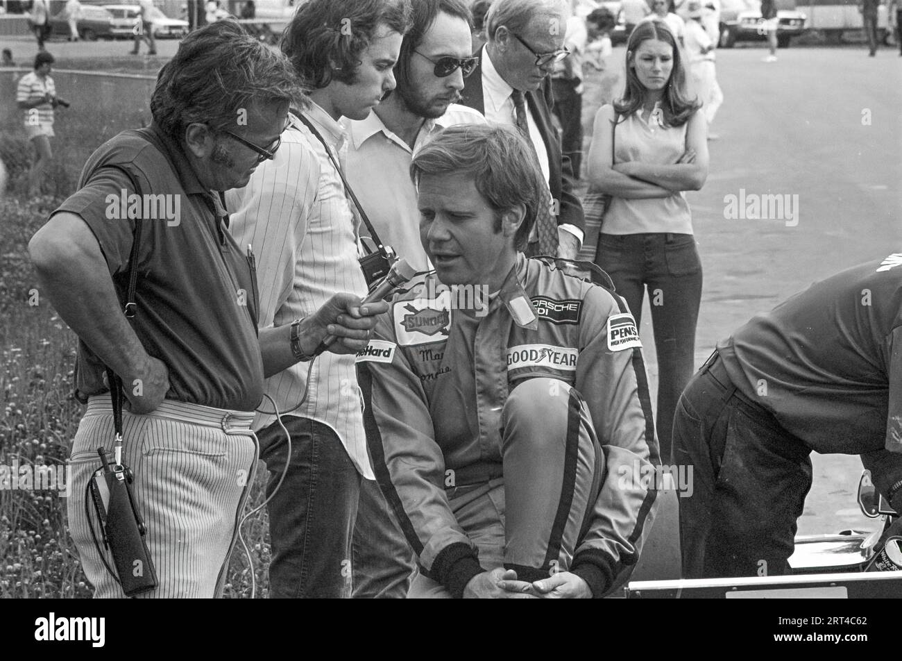 1971 Watkins Glen Trans am, Mark Donohue intervistato da Chris Economaki Foto Stock