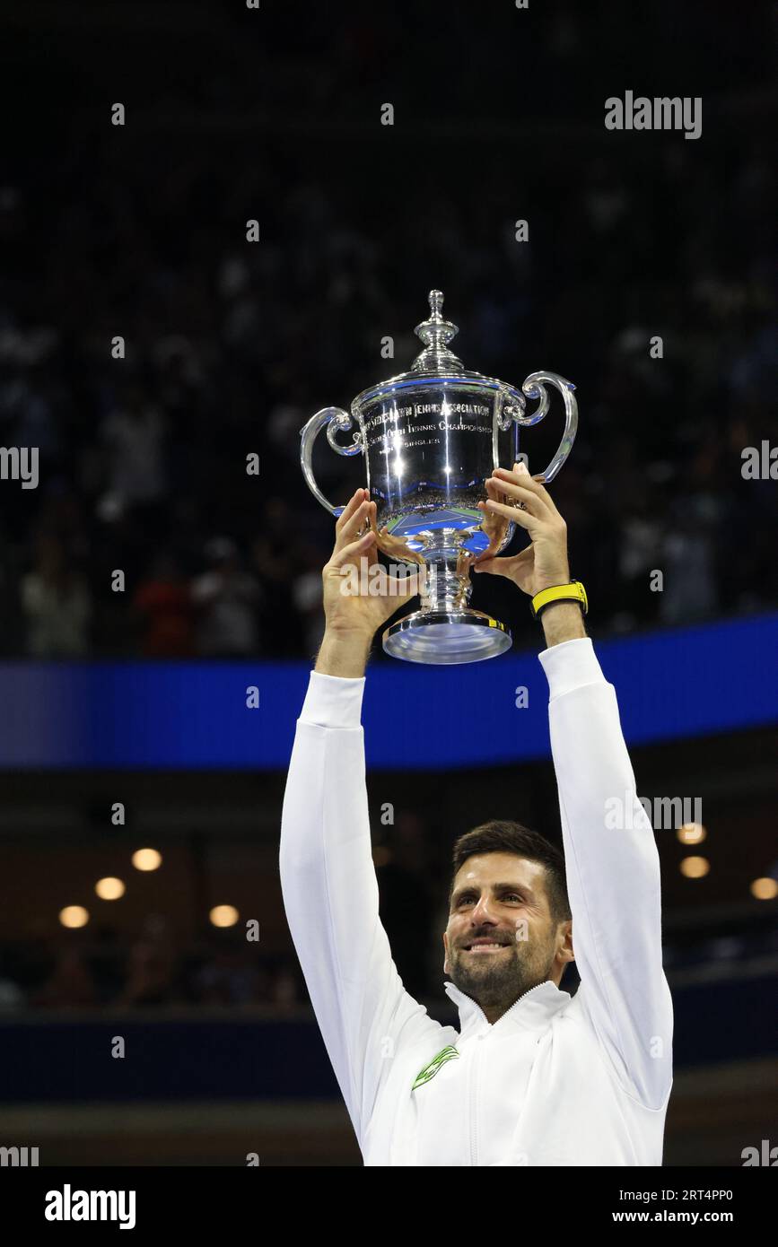 Novak djokovic karriere novak djokovic us open trophy immagini e