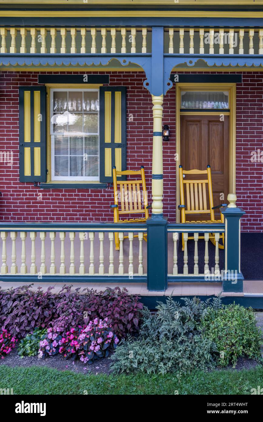 Portico anteriore della casa della famiglia Ressler del XIX secolo, Mascot Roller Mills, Ronks, Lancaster County, Pennsylvania Foto Stock