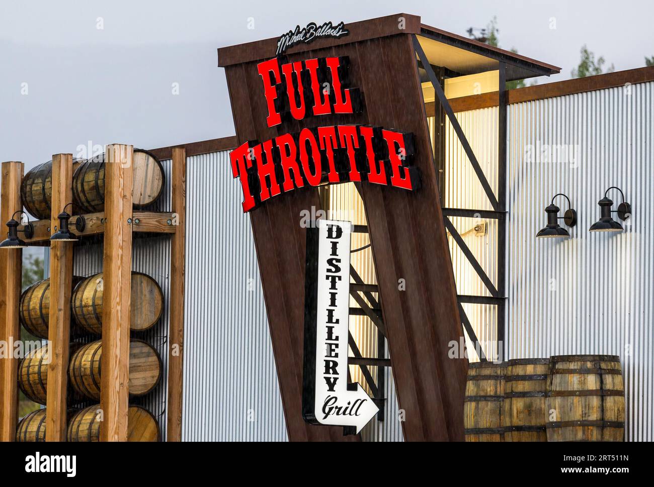 Estes Park, Colorado - 3 settembre 2023: Cartello con scritto Full Throttle Restaurant Foto Stock