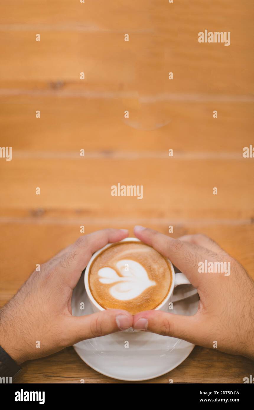 Il caffè è tutto ciò di cui abbiamo bisogno in continuazione Foto Stock