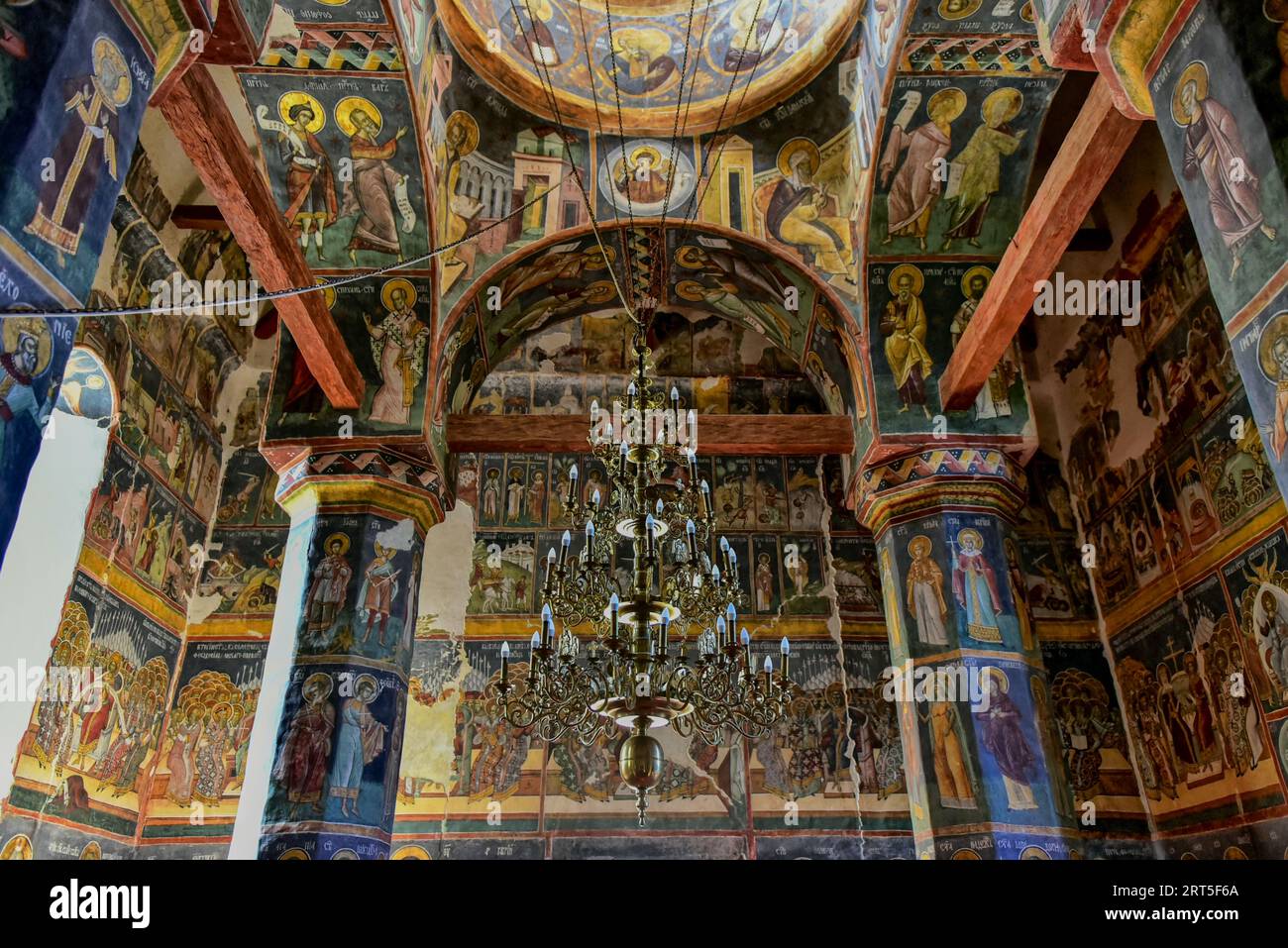 All'interno del monastero di Snagov, il luogo di sepoltura di Vlad Dracula/Vlad l'Imapler. Snagov, Romania Foto Stock