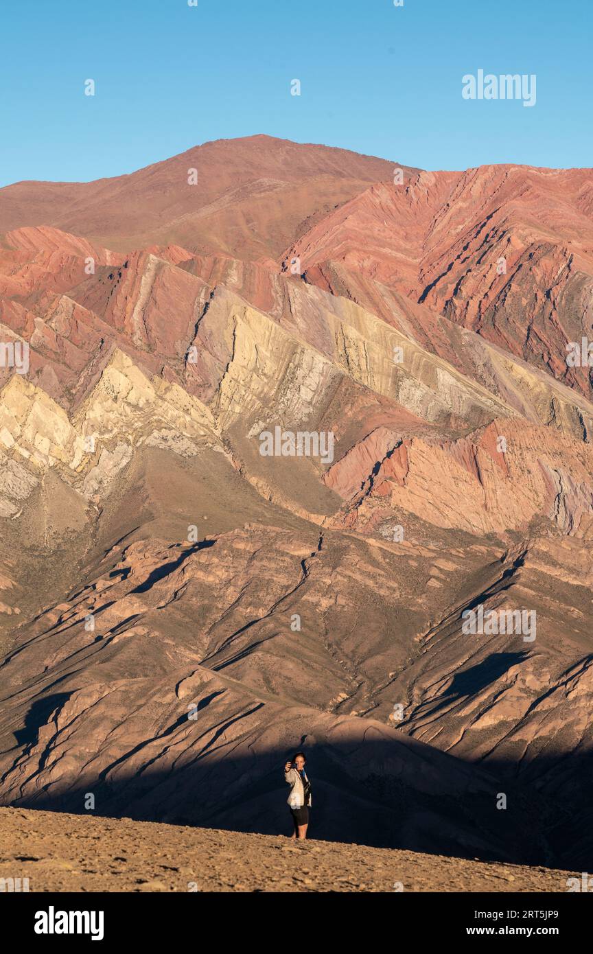 Serranía de Hornocal, la collina dei quattordici colori della Quebrada de Humahuaca, Jujuy, Argentina. Foto Stock