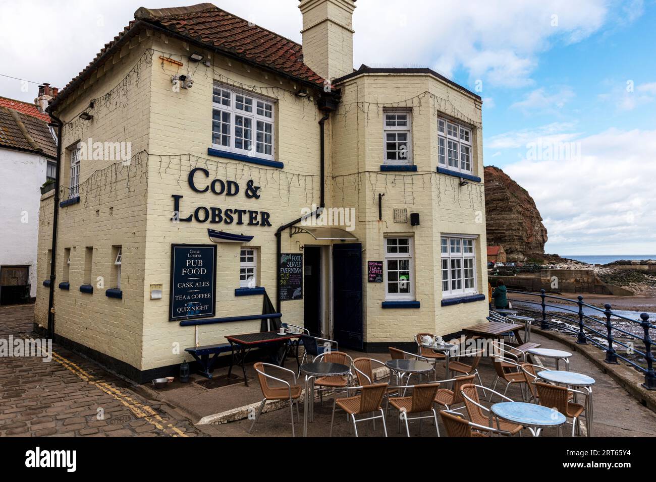 Cod & Lobster pub Staithes, North Yorkshire Village, Yorkshire, Regno Unito, Inghilterra, pub, bar, bar, pub, ristorante Staithes UK, Staithes Inghilterra, Foto Stock