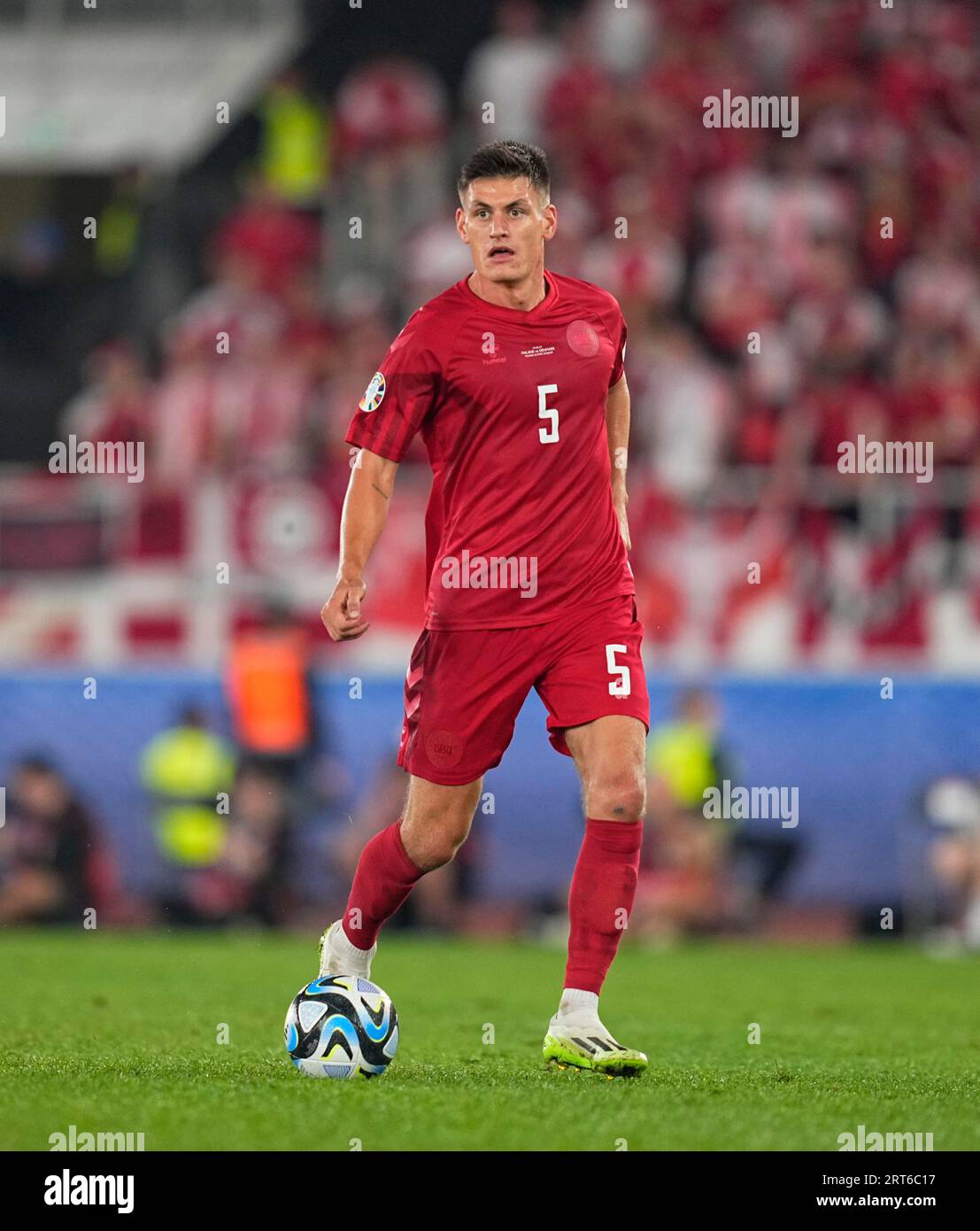 10 settembre 2023: Joakim MÃ¦hle (Danimarca) controlla la palla durante una partita di qualificazione al gruppo H EURO 2024, Finlandia contro Danimarca, allo stadio olimpico di Helsinki, Finlandia. Kim Price/CSM Foto Stock