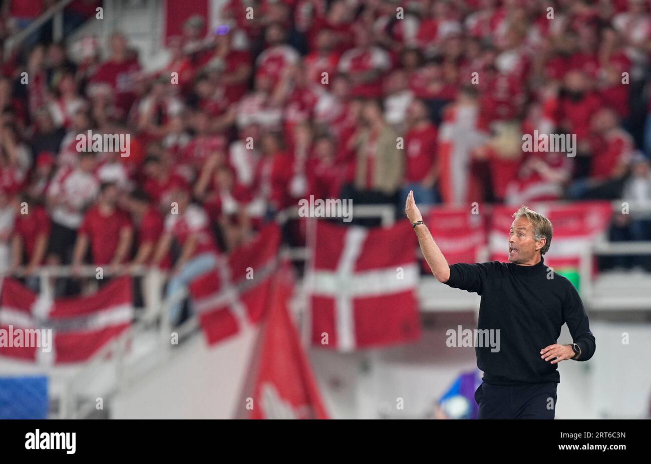 10 settembre 2023: Kasper Hjulmand (Danimarca) si presenta durante una partita di qualificazione al gruppo H EURO 2024, Finlandia contro Danimarca, allo stadio olimpico di Helsinki, Finlandia. Kim Price/CSM Foto Stock