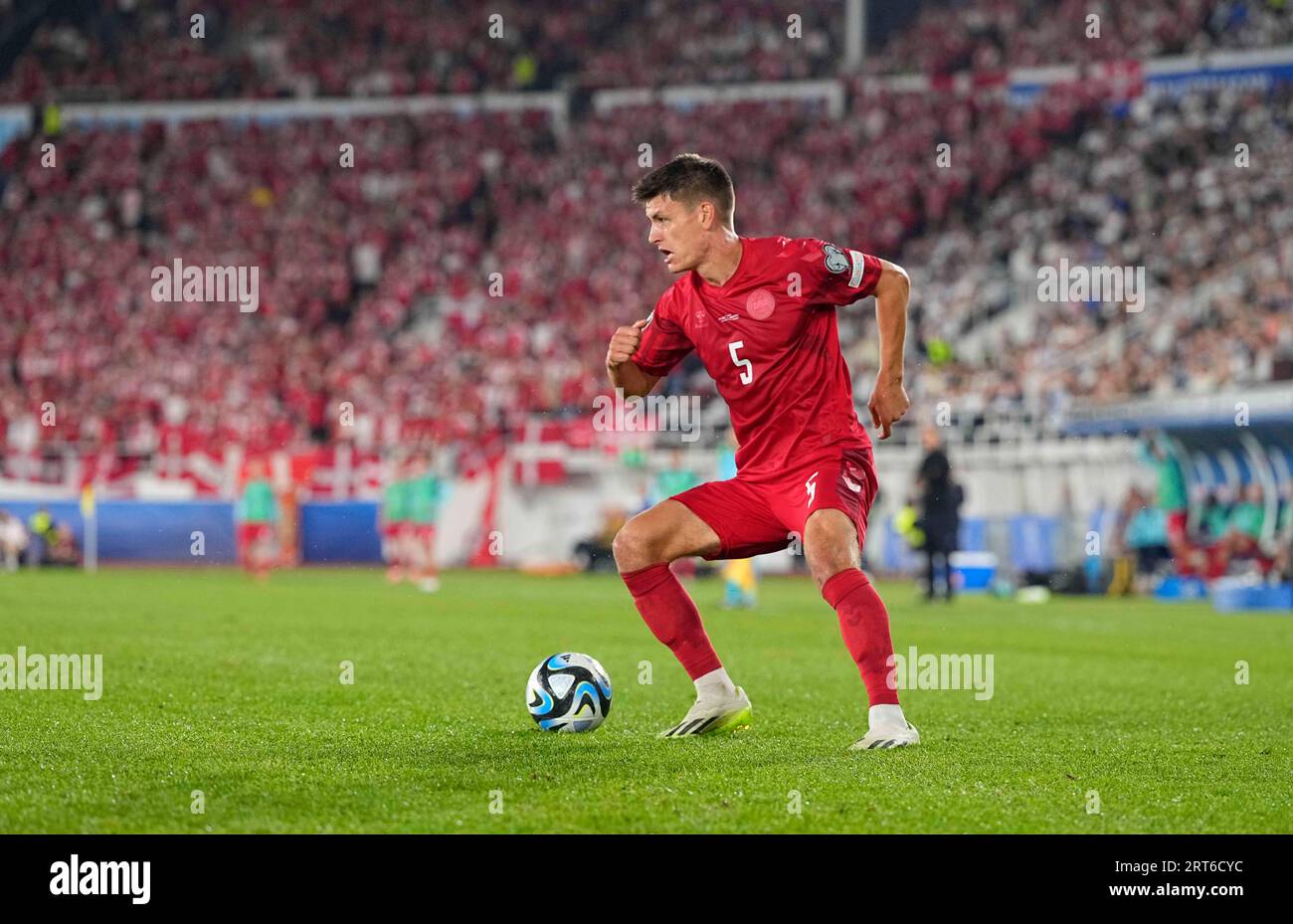 10 settembre 2023: Joakim MÃ¦hle (Danimarca) controlla la palla durante una partita di qualificazione al gruppo H EURO 2024, Finlandia contro Danimarca, allo stadio olimpico di Helsinki, Finlandia. Kim Price/CSM Foto Stock