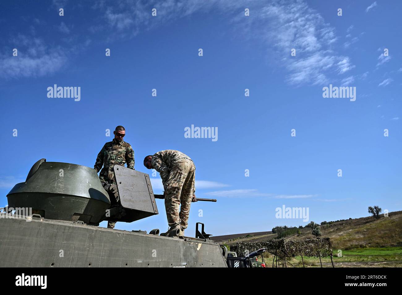 UCRAINA - 7 SETTEMBRE 2023 - i militari della 3a Brigata d'assalto separata familiarizzano con una portaerei corazzata M113 durante un plotone tra Foto Stock