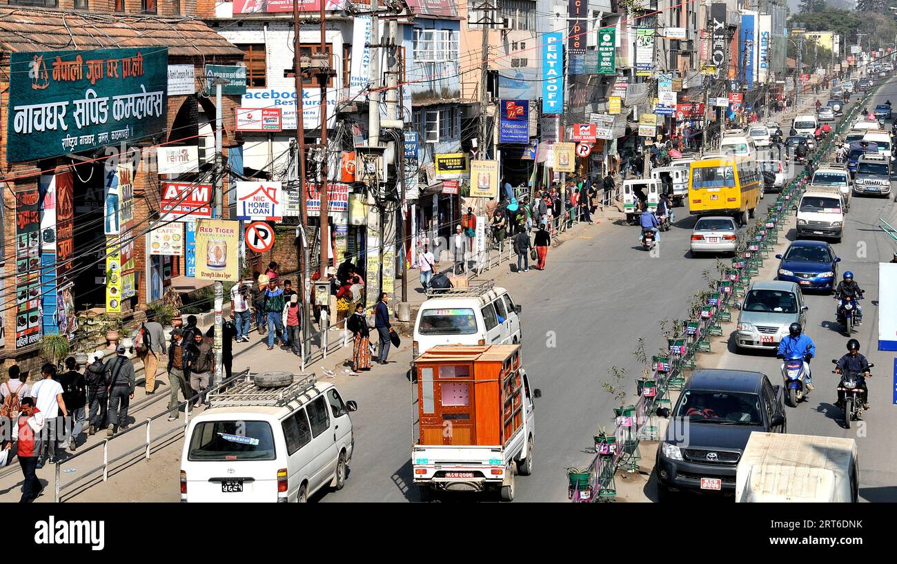 Ingorgo stradale nella strada principale, Kathmandu, Nepal Foto Stock