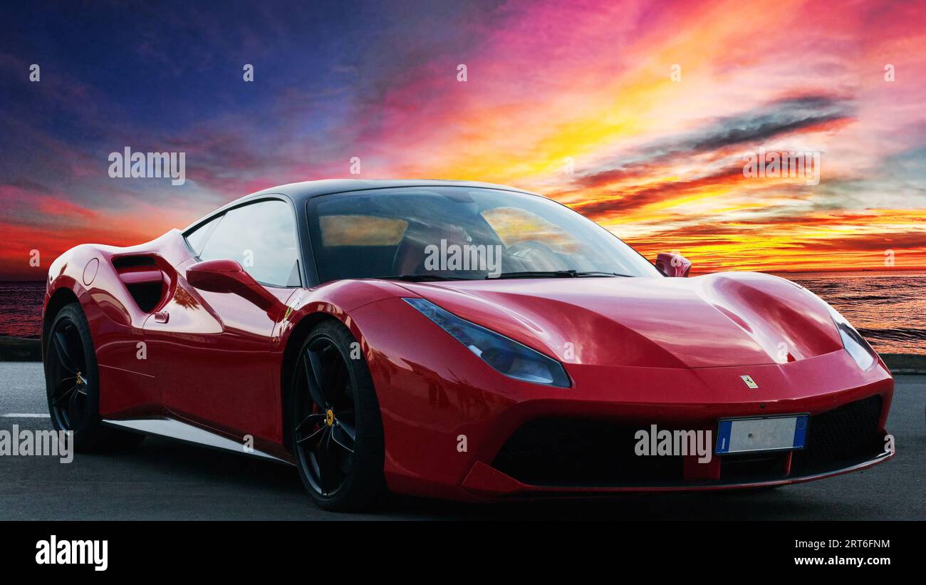 Auto sportiva veloce di lusso Ferrari 488 GTB posizionata su uno sfondo panoramico al tramonto, Roma, Italia, febbraio 20,2023 Foto Stock