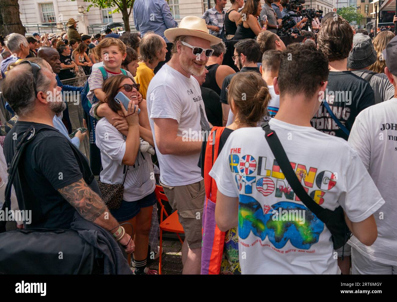 © Jeff Moore fan all'Hackney Empire, Londra per il lancio del nuovo album dei Rolling Stones Hackney Diamonds Foto Stock