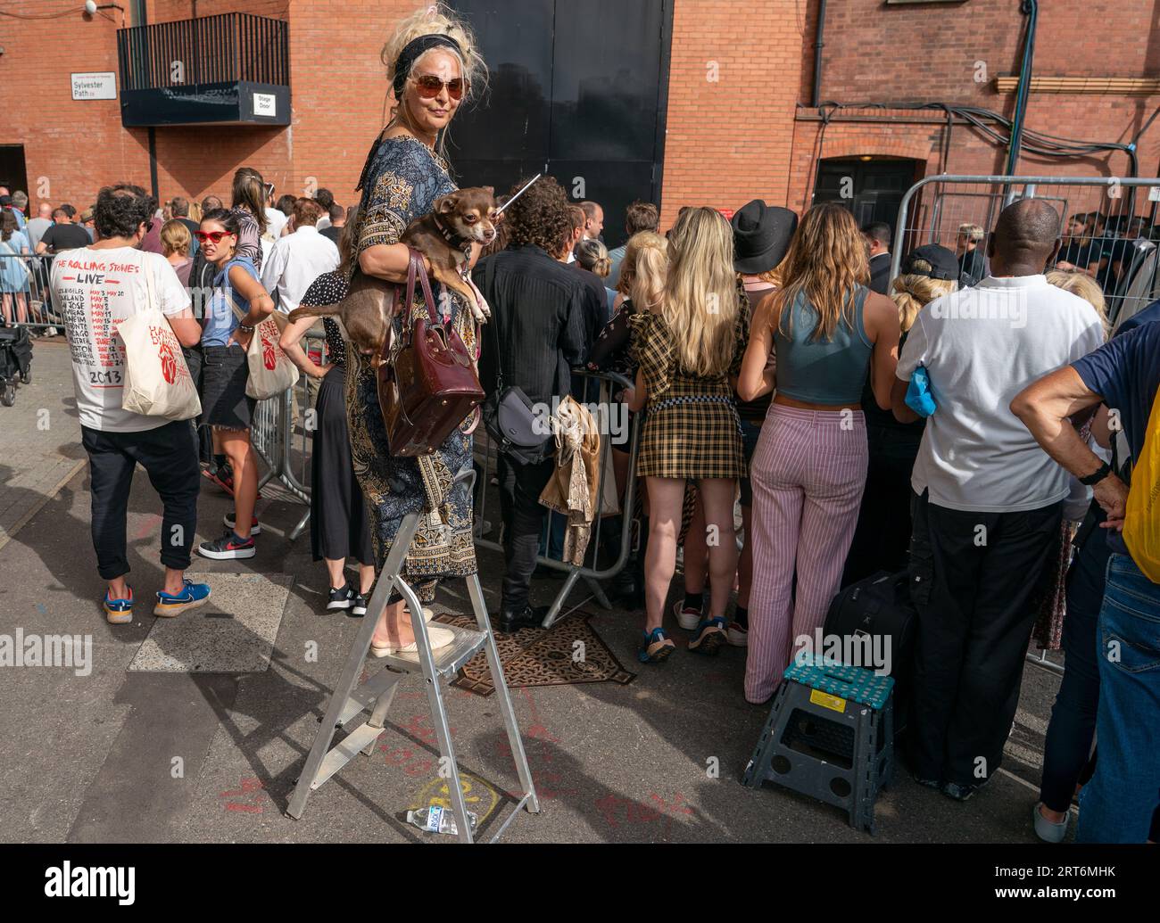 © Jeff Moore fan all'Hackney Empire, Londra per il lancio del nuovo album dei Rolling Stones Hackney Diamonds Foto Stock