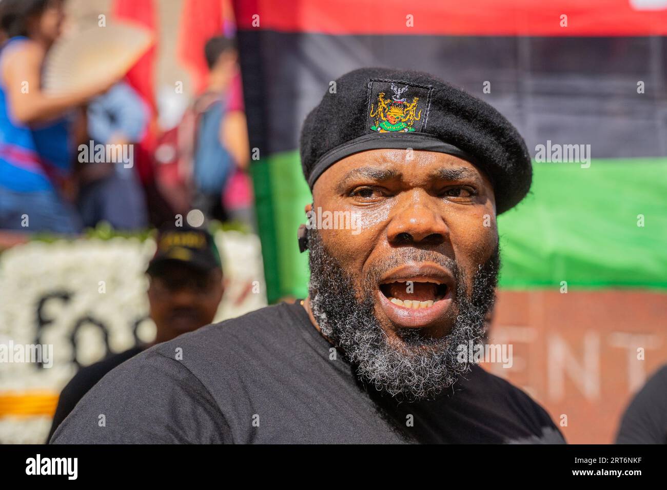 Barcellona, Barcellona, Spagna. 11 settembre 2023. I militanti del Biafra partecipano alla giornata Nazionale della Catalogna sostenendo i catalani pro-indipendenza nella loro causa. Biafra era il nome dato alla regione sud-orientale della Nigeria quando proclamò la sua indipendenza nel 1967 e si stabilì come repubblica. (Immagine di credito: © Marc Asensio Clupes/ZUMA Press Wire) SOLO USO EDITORIALE! Non per USO commerciale! Crediti: ZUMA Press, Inc./Alamy Live News Foto Stock