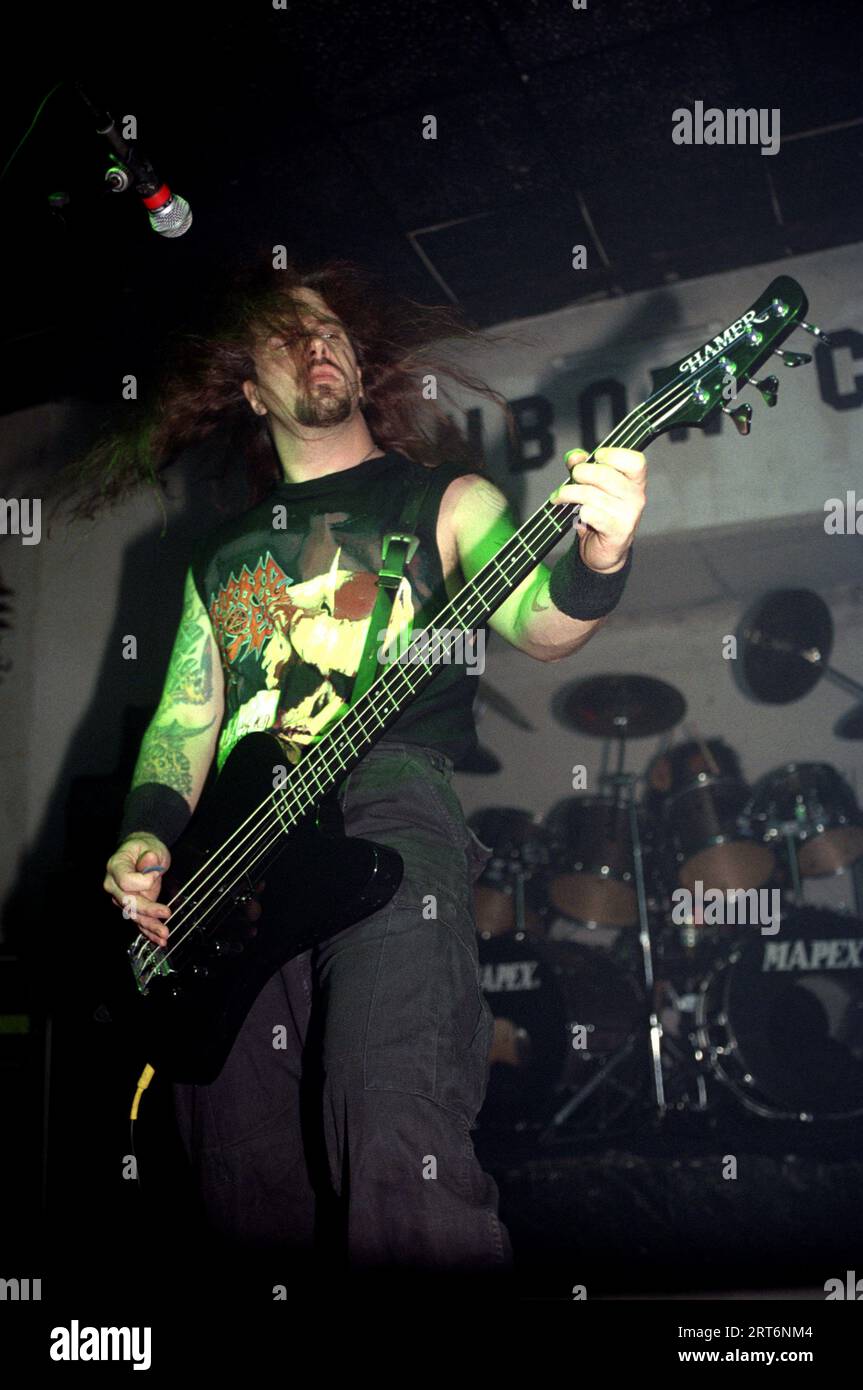 Milano Italia 1995-10-16 : David Vincent cantante e bassista del gruppo Morbid Angel in concerto al Rainbow Club Foto Stock