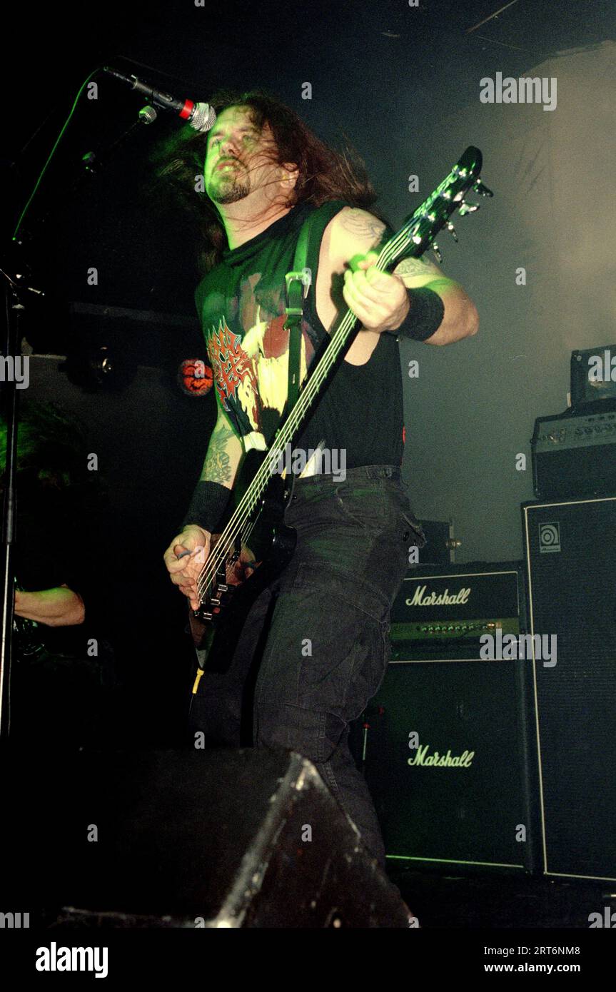 Milano Italia 1995-10-16 : David Vincent cantante e bassista del gruppo Morbid Angel in concerto al Rainbow Club Foto Stock