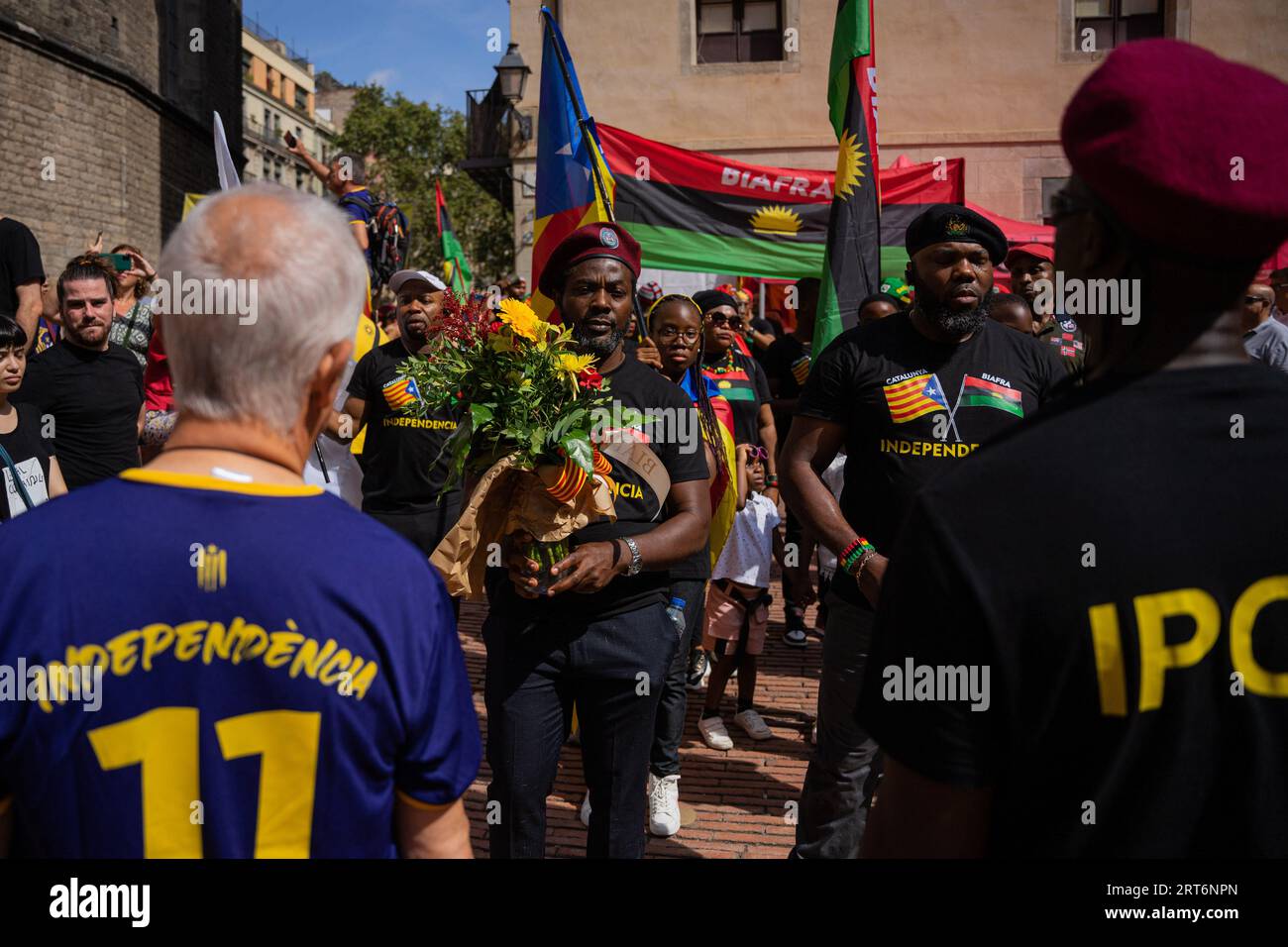 Barcellona, Barcellona, Spagna. 11 settembre 2023. I militanti del Biafra partecipano alla giornata Nazionale della Catalogna sostenendo i catalani pro-indipendenza nella loro causa. Biafra era il nome dato alla regione sud-orientale della Nigeria quando proclamò la sua indipendenza nel 1967 e si stabilì come repubblica. (Immagine di credito: © Marc Asensio Clupes/ZUMA Press Wire) SOLO USO EDITORIALE! Non per USO commerciale! Crediti: ZUMA Press, Inc./Alamy Live News Foto Stock
