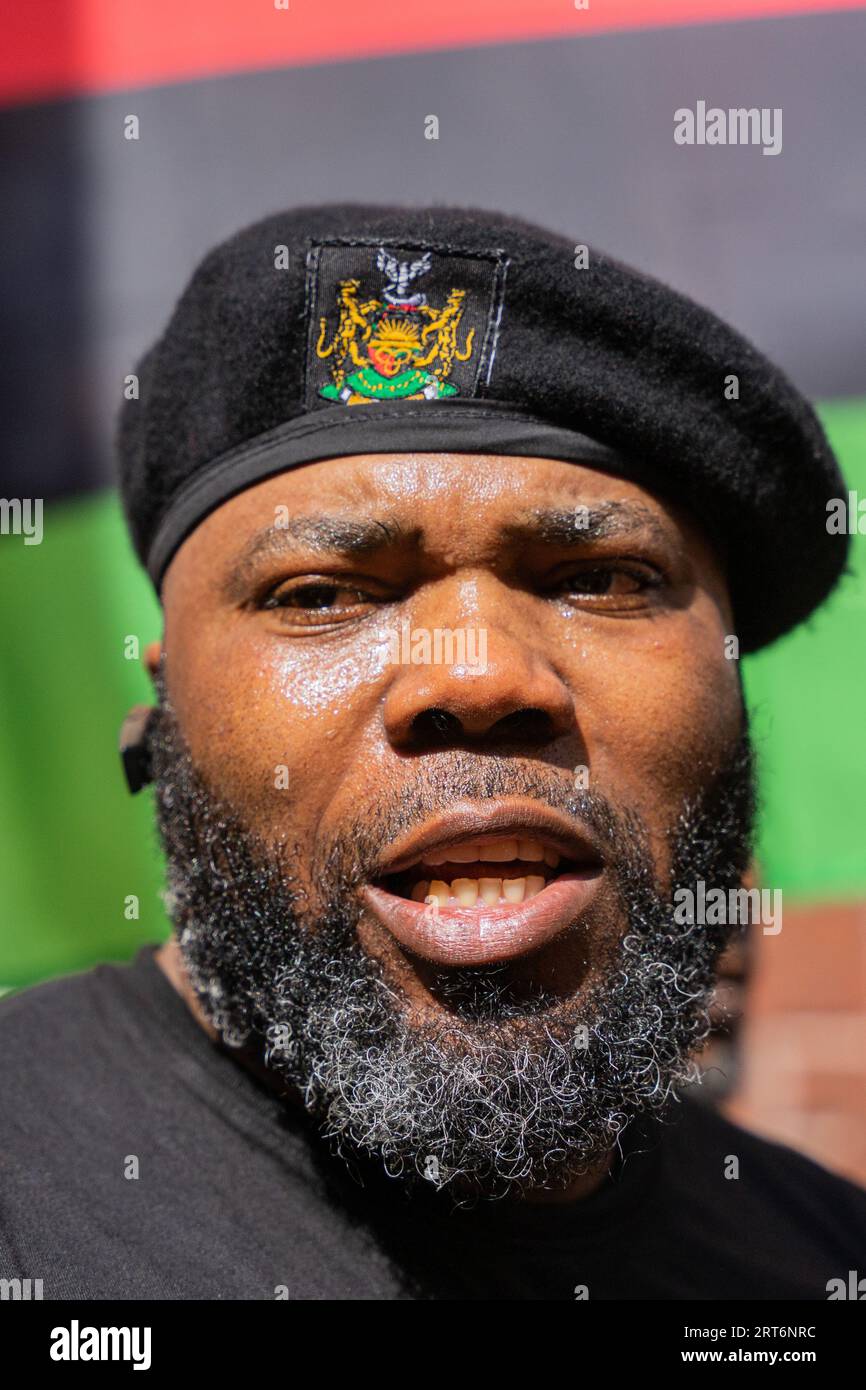 Barcellona, Barcellona, Spagna. 11 settembre 2023. I militanti del Biafra partecipano alla giornata Nazionale della Catalogna sostenendo i catalani pro-indipendenza nella loro causa. Biafra era il nome dato alla regione sud-orientale della Nigeria quando proclamò la sua indipendenza nel 1967 e si stabilì come repubblica. (Immagine di credito: © Marc Asensio Clupes/ZUMA Press Wire) SOLO USO EDITORIALE! Non per USO commerciale! Crediti: ZUMA Press, Inc./Alamy Live News Foto Stock