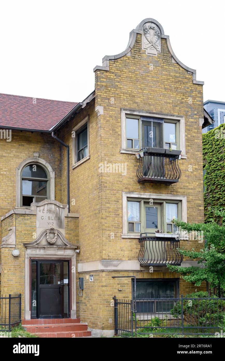 Toronto, Canada, vecchia architettura esterna degli appartamenti Coral Gables nel quartiere della città vecchia. Foto Stock