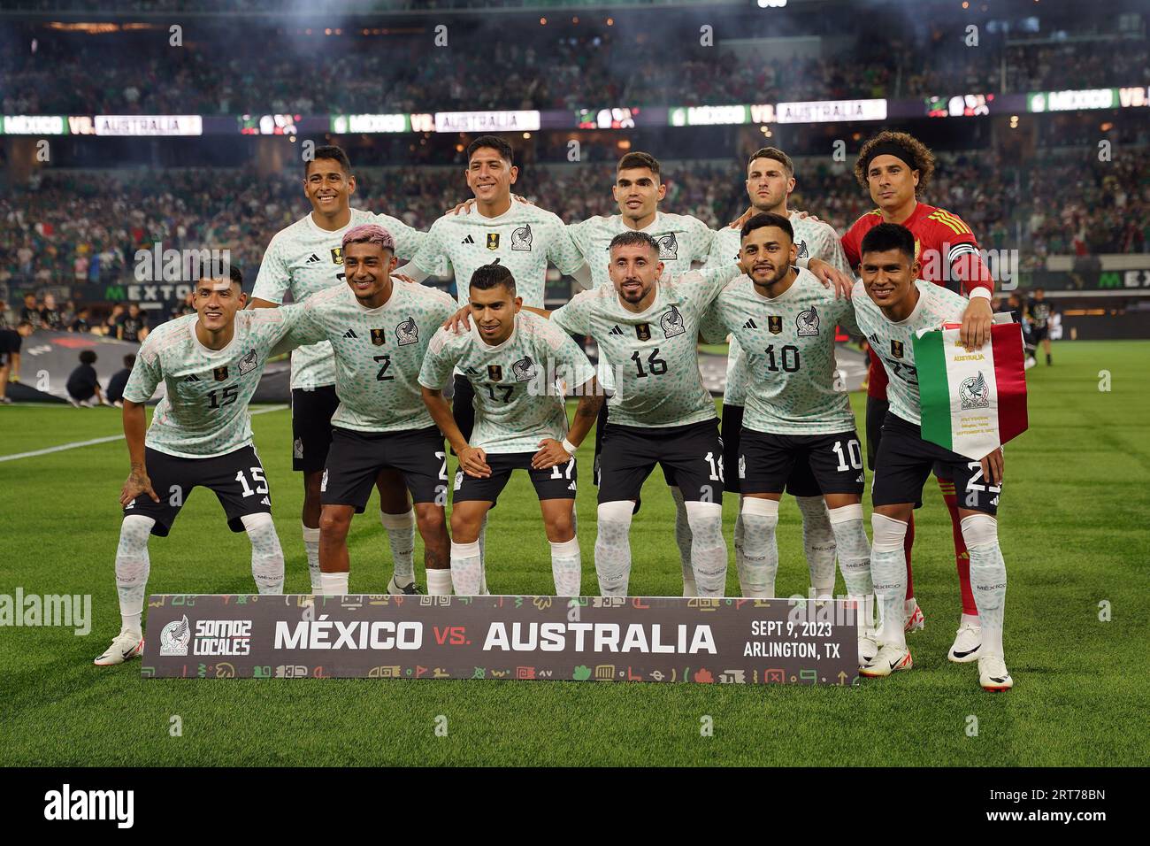 Arlington, Texas, Stati Uniti: La nazionale messicana di calcio posa per i fotografi pochi istanti prima della partita di calcio internazionale tra Messico e Australia giocata all'AT&T Stadium sabato 9 settembre 2023. (Foto di Javier Vicencio / Eyepix Group/Sipa USA) Foto Stock