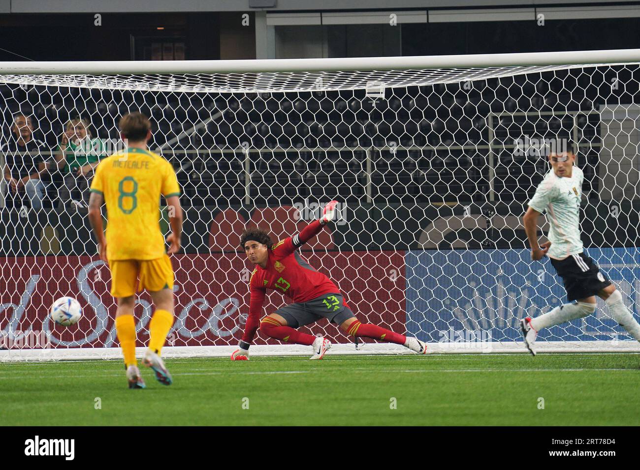 Arlington, Texas, Stati Uniti: Il portiere messicano Guillermo Ochoa in azione durante la partita di calcio internazionale tra Messico e Australia giocata all'AT&T Stadium sabato 9 settembre 2023. (Foto di Javier Vicencio / Eyepix Group/Sipa USA) Foto Stock