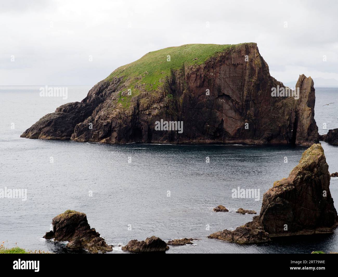Giltarump Sea stack, Mainland, Shetland, Scozia Foto Stock
