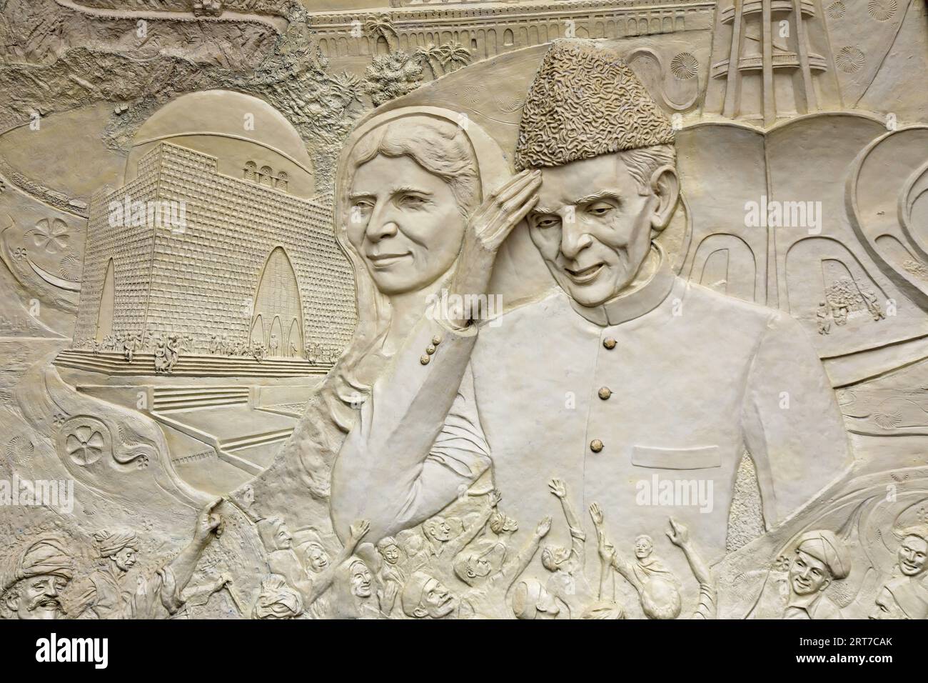 Dettaglio di Muhammad Ali Jinnah e di sua sorella sul monumento del Pakistan a Islamabad Foto Stock