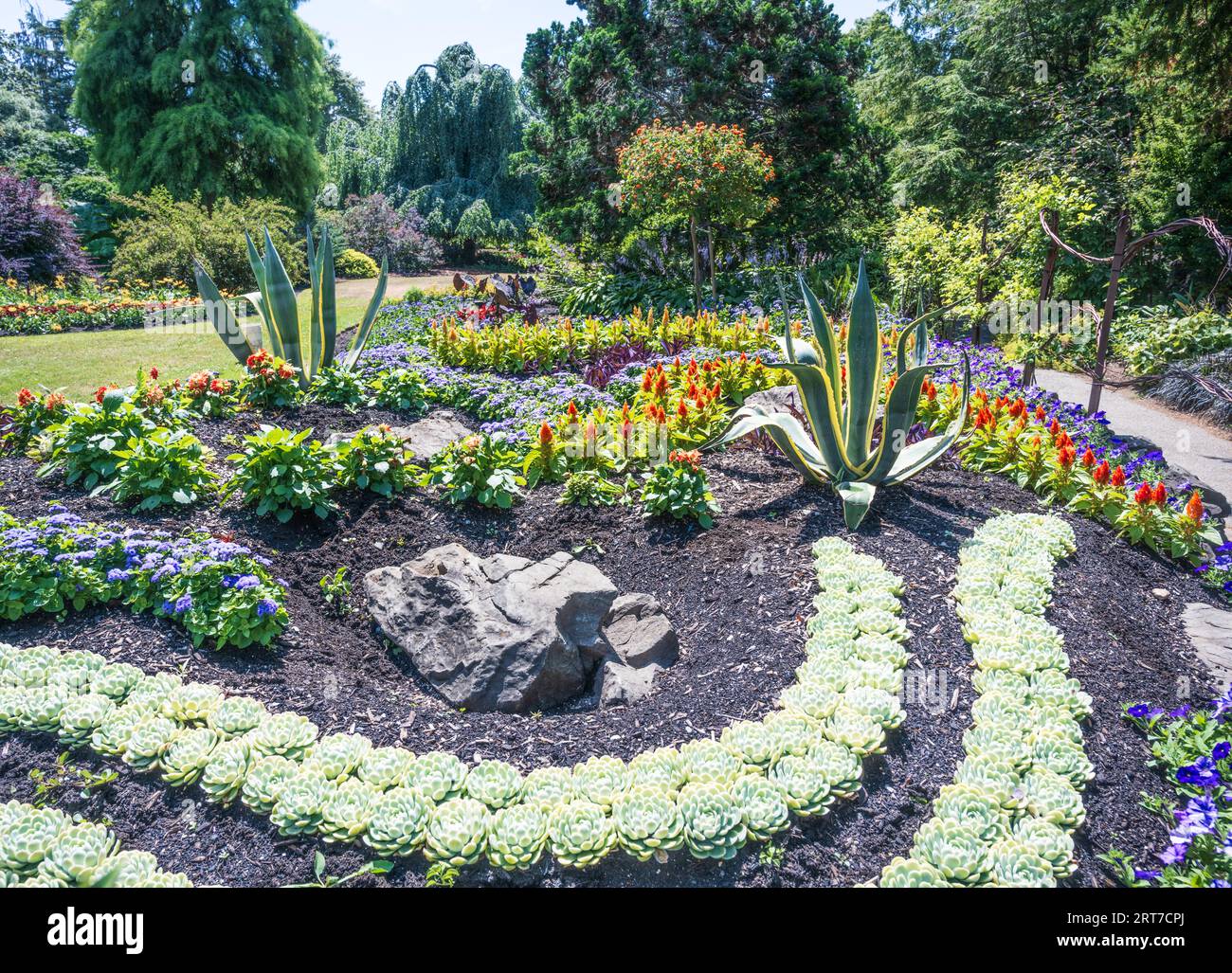 Il Quarry Garden e l'Arboretum sono stati creati in ex cave di basalto nel Queen Elizabeth Park, Vancouver, British Columbia, Canada. Foto Stock