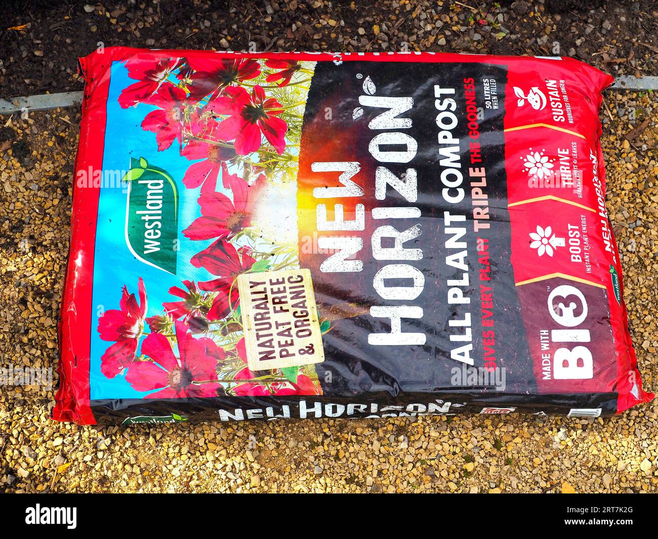 New Horizon All Plant Compost utilizzato dai giardinieri del Kirkleatham Walled Garden per piantare nuove aiuole Foto Stock