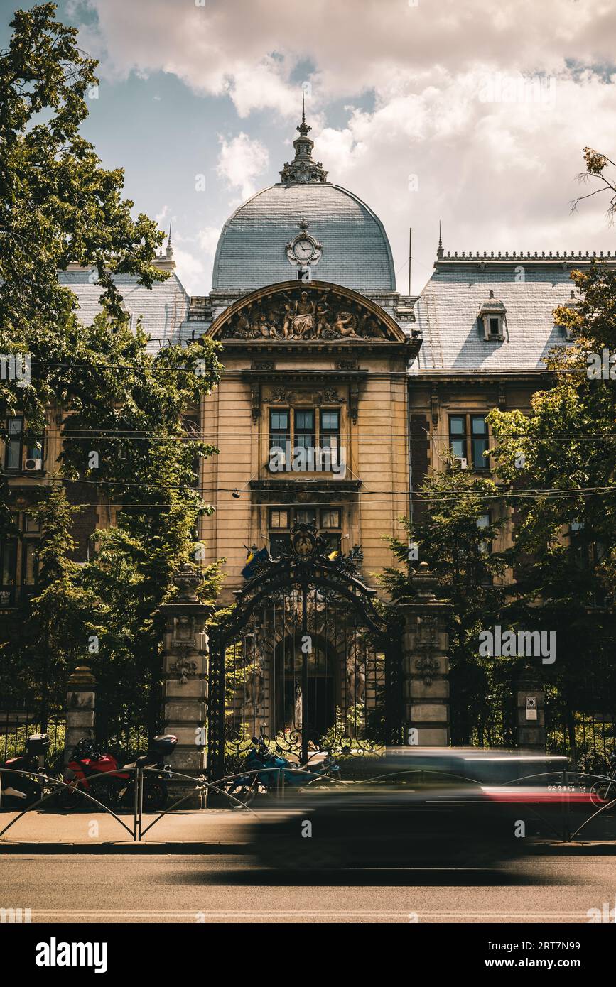 Lunga esposizione di un'auto per le strade di Bucarest, Romania Foto Stock