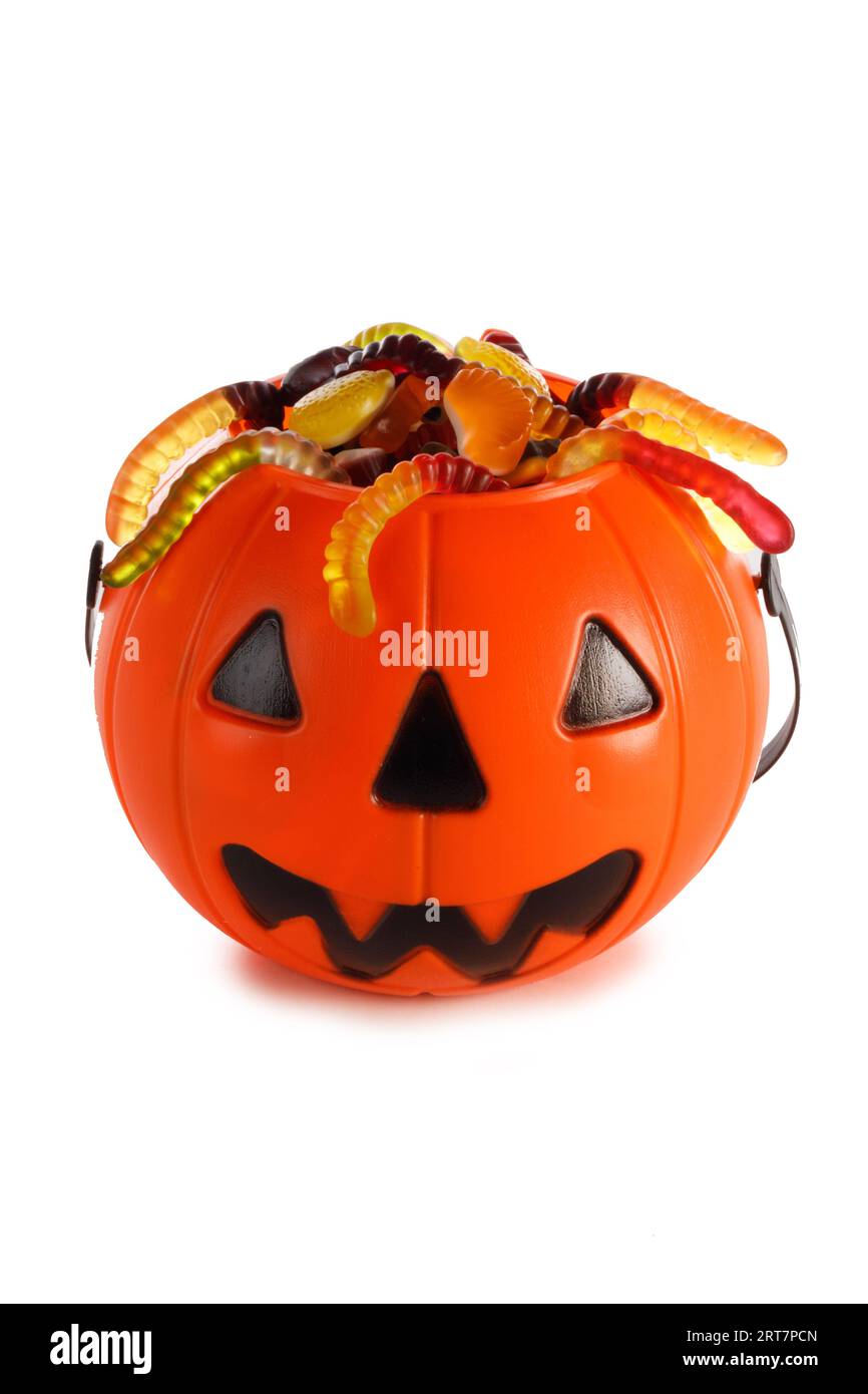 Halloween Jack o Lantern Candy collector con verme caramella isolato su sfondo bianco Foto Stock