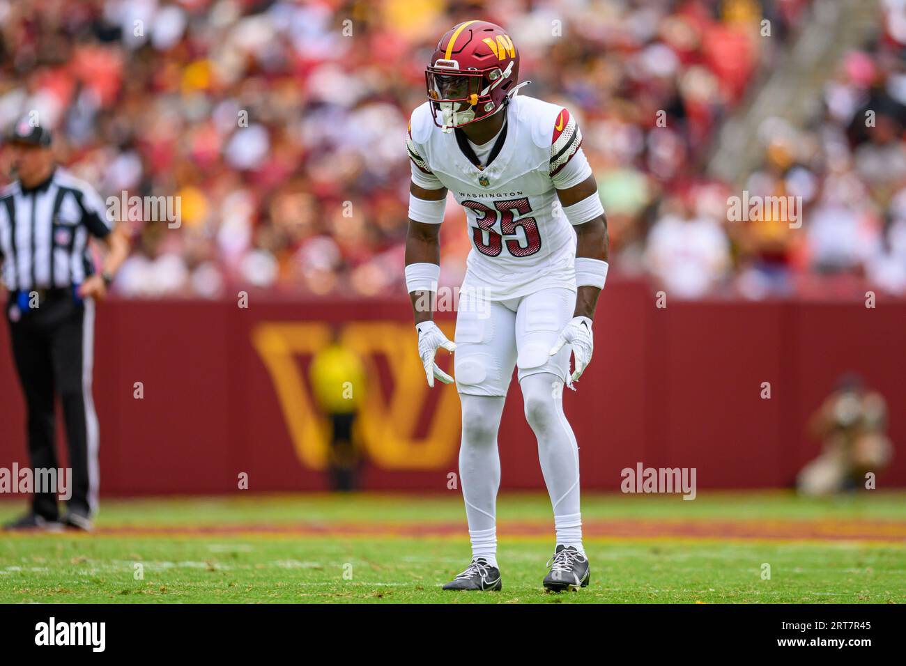 Landover, MD, USA. 10 settembre 2023. La safety dei Washington Commanders Percy Butler (35) si spostò in posizione durante la partita della NFL tra gli Arizona Cardinals e i Washington Commanders a Landover, MD. Reggie Hildred/CSM/Alamy Live News Foto Stock