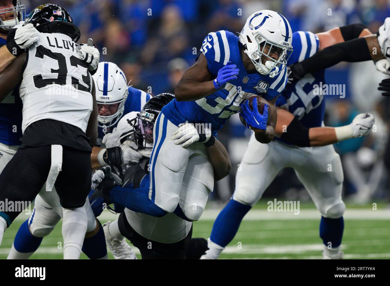 Indianapolis Colts running back Deon Jackson (35) cuts to the inside during an NFL football game against the Jacksonville Jaguars, Sunday, Sept. 10, 2023, in Indianapolis. (AP Photo/Zach Bolinger) Foto Stock