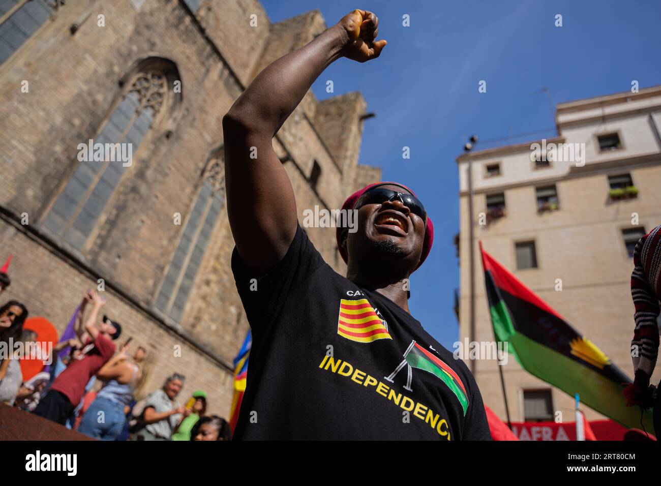 Barcellona, Barcellona, Spagna. 11 settembre 2023. I militanti del Biafra partecipano alla giornata Nazionale della Catalogna sostenendo i catalani pro-indipendenza nella loro causa. Biafra era il nome dato alla regione sud-orientale della Nigeria quando proclamò la sua indipendenza nel 1967 e si stabilì come repubblica. (Immagine di credito: © Marc Asensio Clupes/ZUMA Press Wire) SOLO USO EDITORIALE! Non per USO commerciale! Crediti: ZUMA Press, Inc./Alamy Live News Foto Stock