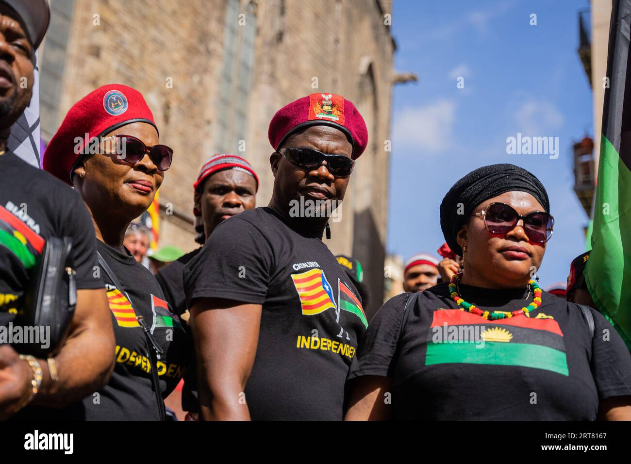 Barcellona, Barcellona, Spagna. 11 settembre 2023. I militanti del Biafra partecipano alla giornata Nazionale della Catalogna sostenendo i catalani pro-indipendenza nella loro causa. Biafra era il nome dato alla regione sud-orientale della Nigeria quando proclamò la sua indipendenza nel 1967 e si stabilì come repubblica. (Immagine di credito: © Marc Asensio Clupes/ZUMA Press Wire) SOLO USO EDITORIALE! Non per USO commerciale! Crediti: ZUMA Press, Inc./Alamy Live News Foto Stock