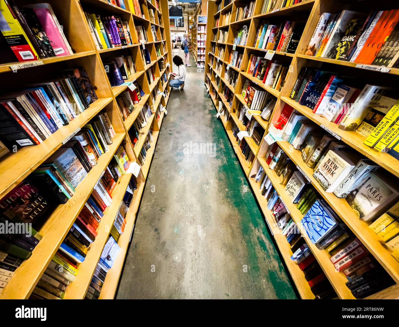 Powell's Books' City of Books al 1005 di W Burnside St Portland, OREGON, si definisce la libreria indipendente più grande del mondo. Foto Stock