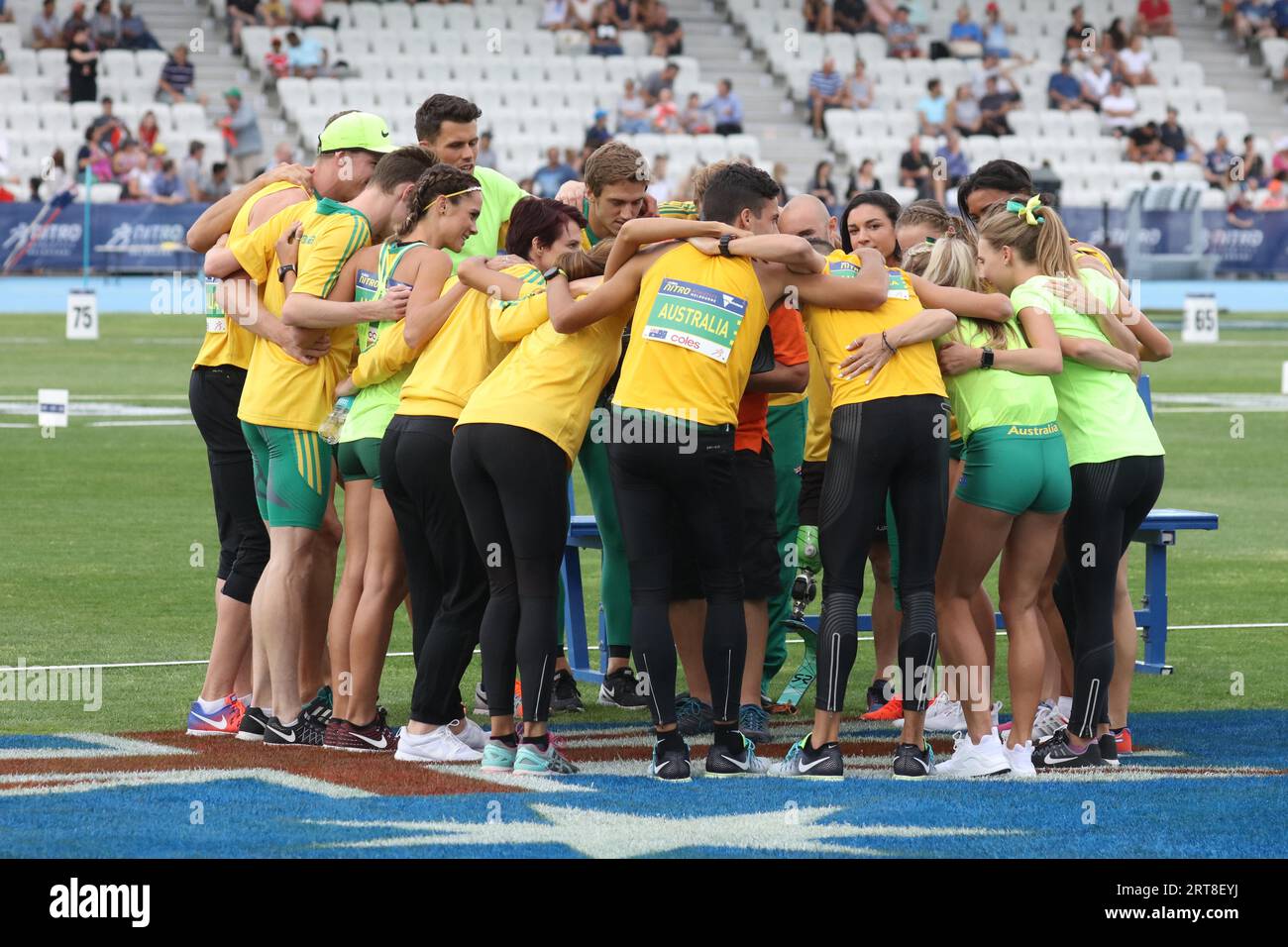 MELBOURNE, AUSTRALIA, 9 FEBBRAIO: Team Australia prima della gara nella notte 2 del Nitro Athletics il 9 febbraio 2017 Foto Stock