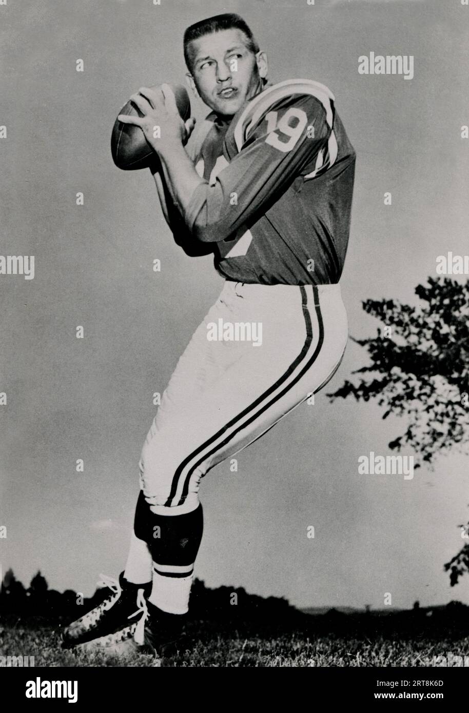 Una fotografia pubblicitaria del quarterback professionista Johnny Unitas che giocò con i Baltimore Colts dal 1956 al 1972. Foto Stock