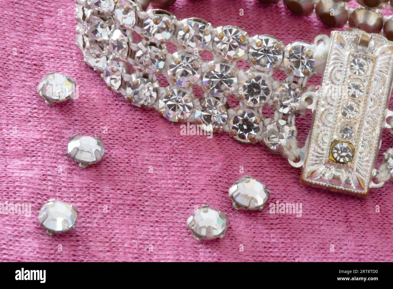 Bracciale in strass vintage con strass sciolti, anni '1940 Foto Stock