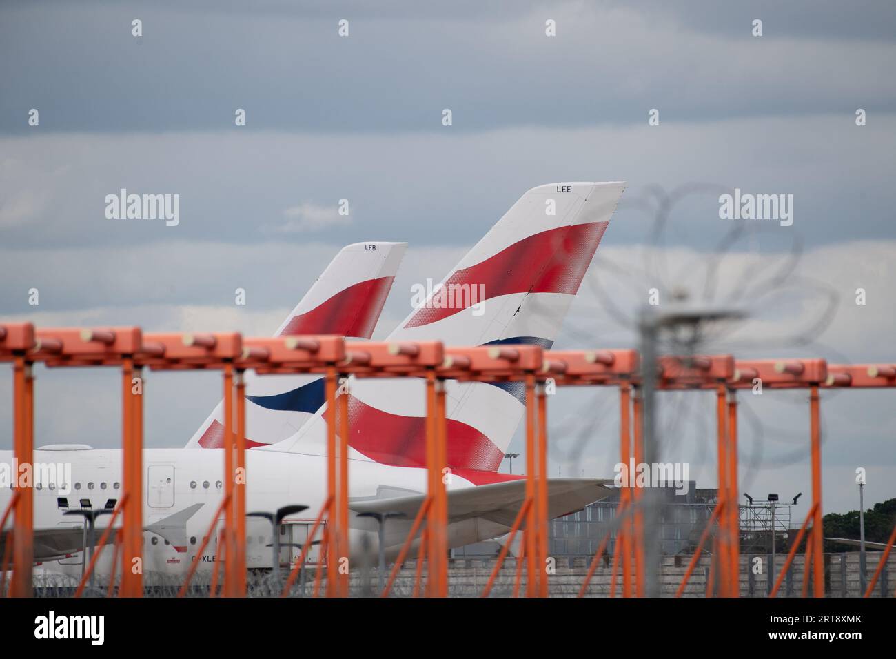 Feltham, Regno Unito. 11 settembre 2023. Aeroporto Heathrow di Londra (LHR). Heathrow ora rientra nella zona a emissioni ultra basse (ULEZ), il che significa che i passeggeri che viaggiano per Londra Heathrow che non dispongono di un veicolo conforme a ULEZ dovranno pagare £ 12,50. Crediti: Alamy Live News/DLeLifeZ Foto Stock